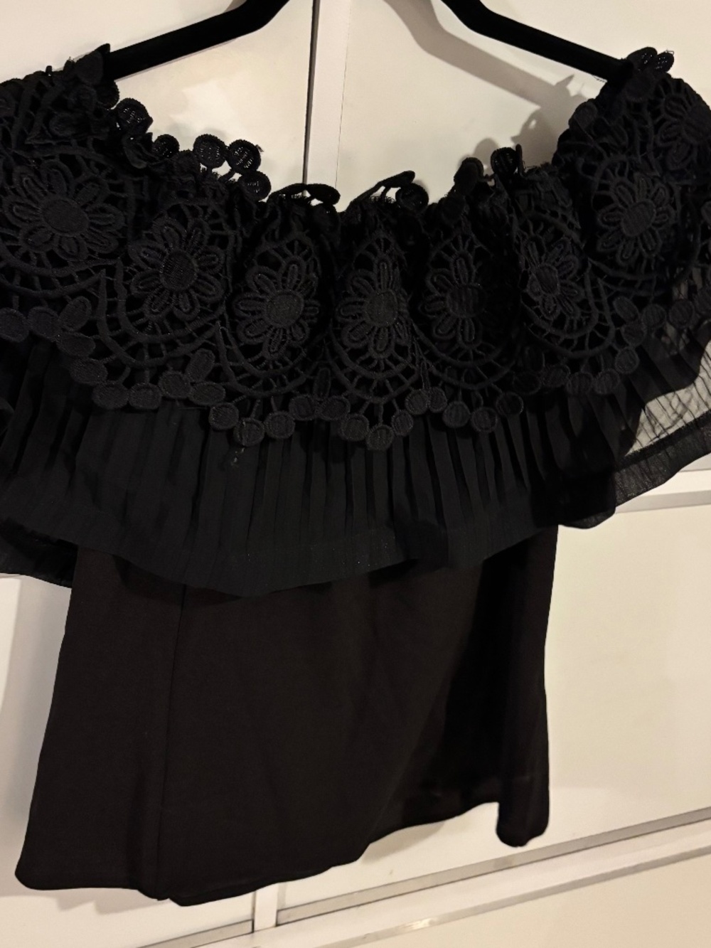 Cals Women’s Off The Shoulder Black Top Sz Large Tiered Lace